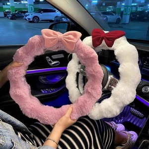 Housse de volant en peluche doublée de polaire, avec nœud décoratif mignon, pour femmes, accessoire de voiture d'hiver - Product Image 1