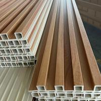 Panel de Pared de PVC con Revestimiento de Grano de Madera a Buen Precio, Panel de Pared Interior Impermeable, Tablero de Revestimiento Interior de PVC