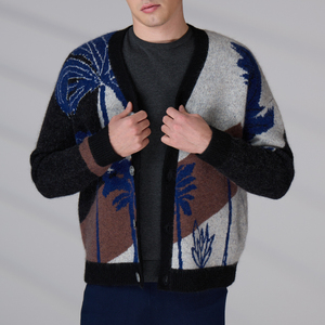 Veste en tricot personnalisée pour homme, col en V, motif jacquard, cardigan en laine d'hiver, pull en mohair avec boutons - Product Image 1