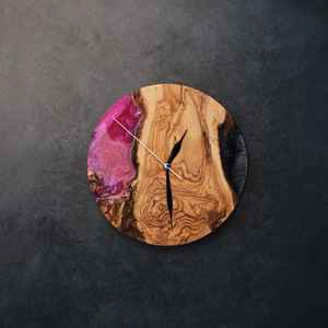 <b>Unique</b> Resin Crafts <b>Wall</b> <b>Clock</b> Designed With Wooden Elements To Enhance Home Decor While Offering Accurate And Stylish - Product Image 2