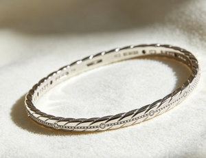 Bracelet en argent pour femme, artisanal et haut de gamme, style ethnique classique, bijoux de mariage 'Meera Jaipur Gatha' - Product Image 1
