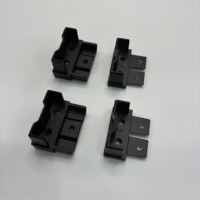 Connecteur d'angle en plastique durable en forme de L pour l'assemblage de cadres de fenêtres et de portes