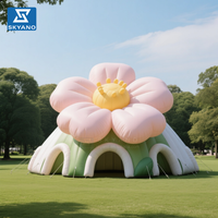 La tente gonflable géante en forme de fleur convient à la décoration des lieux d'événements en plein air