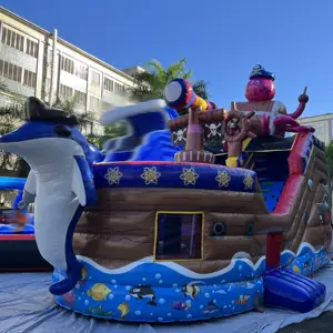 Desain baru dekorasi lumba-lumba balon tema bajak laut kapal kastil memantul melompat rumah dengan perosotan untuk anak-anak