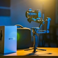 Stabilisateur de cardan 3 axes RS 5 Combo en promotion avec verrous d'axe automatisés de 2e génération, nouvel indicateur d'axe Z, charge rapide et autonomie prolongée
