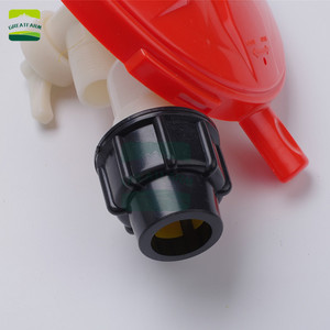 Bebedero automático de plástico Greatfarm con campana para cerdos, para uso en granjas. - Product Image 3