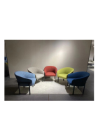Chaise de salle à manger moderne rembourrée avec dossier en velours côtelé et pieds en métal noir pour salle à manger