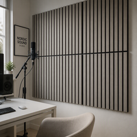 Panneau en lattes de bois architectural pour l'absorption acoustique intérieure dans les bureaux, les studios, les salles de réunion et les espaces commerciaux