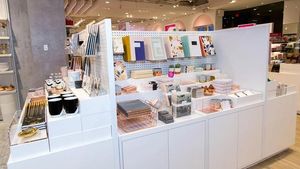 Cartoleria negozio vetrine | Ripiani in legno per i libri | Cancelleria negozio di interior design - Product Image 2