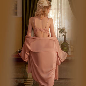 Nouvelle tenue de nuit tendance avec chaîne de perles, coussinets de poitrine amovibles, dentelle, soie et satin, ensemble chemise de nuit et peignoir - Product Image 4