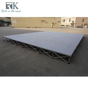 Escenario de Plataforma con Acabado Alfombrado Gris y Faldas Negras, Escenario para Eventos en Oferta - Product Image 5