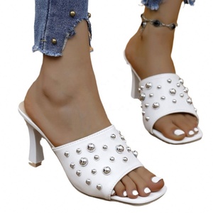 Sandalias de tacón alto estilo europeo 2026 para mujer, con plataforma, sin cordones, punta abierta, para boda, con tachuelas decorativas de personalidad única - Product Image 5
