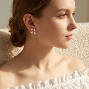 Boucles d'oreilles pendantes en argent sterling 925 plaqué or, serties de moissanite ronde et en forme de <span class=keywords><strong>poire</strong></span>, couleur D, pureté VVS1, pour usage quotidien – Nouveauté très prisée - Product Image 2