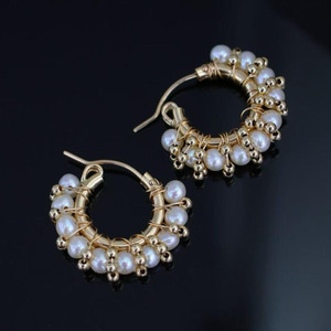 Pendientes de Aro de Oro de 14K, Pendientes Circulares Hechos a Mano con Perlas Naturales de Agua Dulce, Joyería Fina Clásica y Elegante para Mujer - Product Image 3