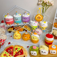 En gros, porte-clés pendentifs en peluche mignons en forme de gâteau, hamburger, frites, croissant, baguette, jouets et accessoires de sac personnalisés en forme de sushi