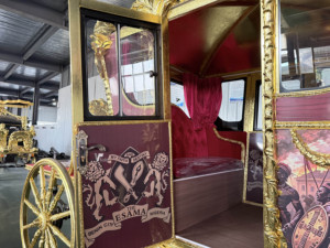 Elegante Carruaje Eléctrico Estilo Cenicienta, Nuevo Diseño, Escultura para Bodas, Transporte Especial Exclusivo con Caballos - Product Image 6
