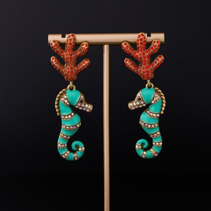 Pendientes Retro de Caballito de Mar con Incrustaciones de Coral, un Accesorio de <span class=keywords><strong>Moda</strong></span> con Sentido del Diseño, Pendientes Vintage - Product Image 4