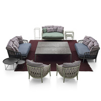 Ensemble de canapés en rotin d'extérieur luxueux, modernes, durables et confortables avec structure en aluminium pour jardin et terrasse