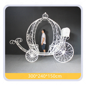 عربة من الحديد المطاوع على الطراز الأوروبي عربة من المعدن الأبيض لتزيين عربة الزفاف - Product Image 4