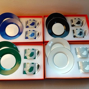 Juego de Tazas y Platos de Cerámica de Lujo, Diseño Runway en Blanco y Negro, para 2 Personas, Ideal para Regalos - Product Image 1