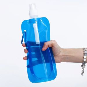 Bouilloire pliable portable en PE avec logo personnalisé et mousqueton, sac à eau pour sports de plein air, randonnée, camping, cyclisme, concerts - Product Image 4