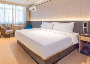 Ensemble de chambre commercial cadre de lit et matelas d'hôtel en bois massif à bas prix avec tables de chevet têtes de lit et tables d'appoint rembourrées - Product Image 5