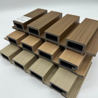 Meistverkaufte Geriffelte Co-Extrusions-Wandpaneele Einfache Installation WPC TV-Wandpaneel WPC Innen-Wandpaneel für Heimdekoration