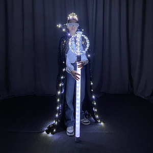 Capa con lentejuelas e iluminación LED con diseño de cetro de cristal de diamante para servicio de bebidas en bares y discotecas - Product Image 2