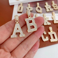 Design élégant initiales collier pendentif à breloques accessoires de bijoux plaqué or laiton Zircon Alphabet lettre pendentif pour les femmes