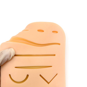 Module de pratique de suture sur peau simulée en silicone pour étudiants en médecine, destiné à l'enseignement et au commerce international transfrontalier. - Product Image 3