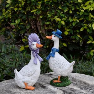 Figurine d'oie personnalisable avec plusieurs accessoires – Adorable ornement pour la maison et le jardin pour une décoration toute saison - Product Image 5