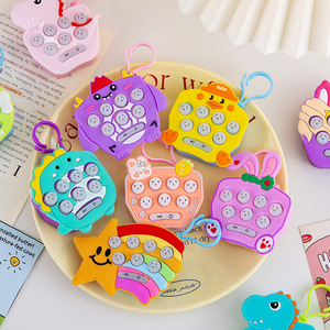 Consola <span class=keywords><strong>de</strong></span> juegos <span class=keywords><strong>de</strong></span> dibujos animados Whack-A-Mole educativa <span class=keywords><strong>de</strong></span> mano, divertido rompecabezas <span class=keywords><strong>de</strong></span> descompresión, llavero <span class=keywords><strong>de</strong></span> <span class=keywords><strong>juguete</strong></span>, Material plástico transfronterizo - Product Image 1