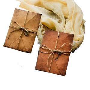 Vente <span class=keywords><strong>en</strong></span> gros d'enveloppes vintage <span class=keywords><strong>en</strong></span> <span class=keywords><strong>papier</strong></span> kraft métal de qualité supérieure lettres d'amour manuscrites A5 logo personnalisé avec sangles décorations - Product Image 1