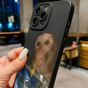 Nueva Funda Divertida y Original para iPhone 17 16 15 Pro Max con Diseño de Mono y Jugo de Frutas, Patrón de Dibujos Animados, Negra Mate, Cubierta de Poros Finos - Product Image 3