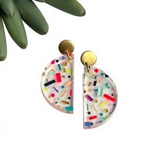 Boucles d'oreilles pendantes légères et tendance en résine acrylique en forme de goutte d'eau pour femme, bijoux de fête mode - Product Image 2