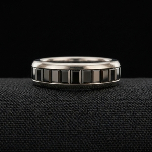 Anillo de Diamantes de Platino Elegante y Sencillo, Anillo de Compromiso y Boda, Acabado Brillante, Joyería para Uso Diario, Regalo - Product Image 1