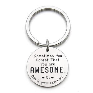 Regali di ispirazione per i lavoratori per le donne a volte ti scordi di di essere fantastico, quindi questo è il tuo promemoria portachiavi in metallo per un amico - Product Image 2