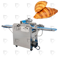 Ligne de production de croissants remplis entièrement automatique commerciale/ligne de remplissage de croissants pour boulangerie