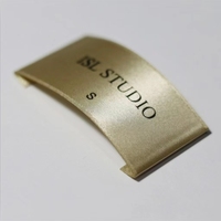 Étiquettes d'accessoires de logo personnalisé étiquettes en satin tissées de logo de marque cousues sur des étiquettes tissées damassées pour vêtements