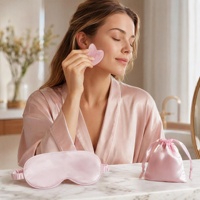 Coffret Cadeau Masque de Sommeil en Satin 3-en-1 avec Pierre Gua Sha en Quartz Rose et Pochette, Massage Facial Personnalisé pour Cadeaux d'Entreprise et Personnels