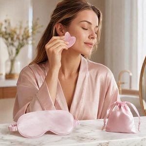 Set Regalo 3-in-1: Maschera per Dormire in Raso con Pietra Gua Sha in Quarzo Rosa e Sacchetto, Massaggio Facciale Personalizzato per Regali Aziendali e Personali - Product Image 4