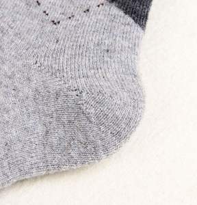 2022 nuevos <span class=keywords><strong>calcetines</strong></span> de lana de <span class=keywords><strong>rombos</strong></span> de rizo cálidos gruesos de otoño e invierno para hombres - Product Image 5