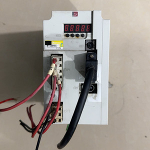 Unidad MR-E-200A-KH003 Usada en Buen Estado MR-E-200A-KH003 Unidad MR-E-200A-KH003 Usada en Buen Estado MR-E-200A-KH003 - Product Image 1