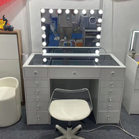 Miroir de Maquillage sur Pied Moderne avec Éclairage Intégré, Design Durable et Modulaire pour Chambre à Coucher - Vente en Gros Usine