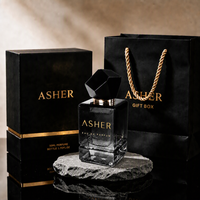 Flacon de parfum personnalisé de créateur 50 ml en verre carré facetté avec pulvérisateur, base épaisse et lourde, capuchon géométrique noir, collier doré, avec boîte cadeau
