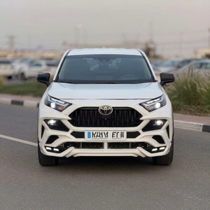 Toyota RAV4 SUV 2023 Bianca con Fari LED, Trasmissione Automatica, Sedili in Pelle, Pneumatici R18, Euro VI Benzina - Product Image 1