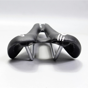<span class=keywords><strong>Asiento</strong></span> <span class=keywords><strong>de</strong></span> <span class=keywords><strong>Bicicleta</strong></span> Ultraligero con Rieles <span class=keywords><strong>de</strong></span> Acero Cro-Mo, Sillín Hueco para Carretera y MTB <span class=keywords><strong>de</strong></span> 270x130mm, Almohadilla <span class=keywords><strong>de</strong></span> Goma Suave <span class=keywords><strong>de</strong></span> Cuero PU, Cómodo para Ciclismo - Product Image 6