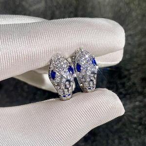 Pendientes de Serpiente en Oro Blanco E4009 con Diamantes Pavé y Zafiro Azul, Joyería Fina de Lujo para Mujer - Product Image 3