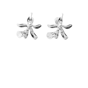 Pendientes de plata 925 con diseño de flor y perla sintética blanca redonda, engaste de garra, para uso diario de mujer - Product Image 4