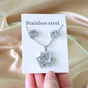 ชุดต่างหูและสร้อยคอรูปทรงเรขาคณิตสี่เหลี่ยมทำจากสแตนเลสสำหรับผู้หญิง เหมาะสำหรับงานปาร์ตี้ - Product Image 2